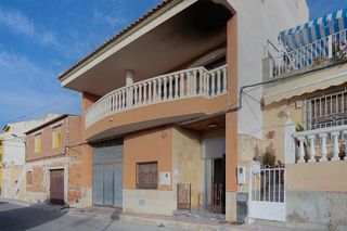 House in Calle pino 34. Casa en venta en archena
