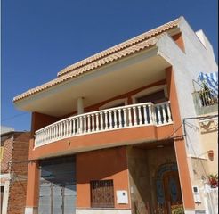 Maison à Calle pino 34. Casa en venta en archena