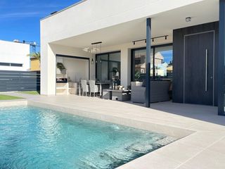 Chalet in Calle fraternidad 29. Chalet independiente 4 dormitorios con parcela  los olivos