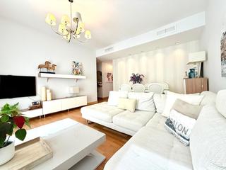 Location Appartement à Calle doctor juan josé parrilla 4. Piso luminoso con piscina y garaje junto a juan de borbón