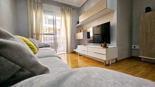 Flat in Calle hermanos alvarez quintero 6. Tu nuevo hogar 3 dormitorios, balcón y garaje.