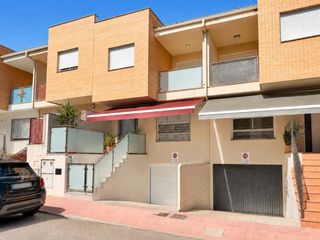 Casa  Calle berlín 28. Tu próxima historia comienza aquí