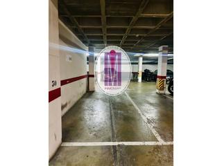 Car parking in Pau Casals