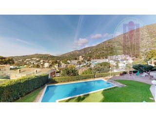 Piso en Calle collet 1. Descubre este encantador apartamento ubicado en la codiciada zon