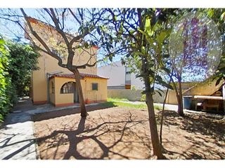 Maison  Calle assutzenes 32. Casa en venta en viladecans