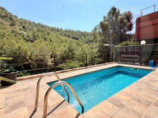 Casa adossada a Les Botigues de Sitges. Venta de chalet adosado en les botigues de sitges, rat penat