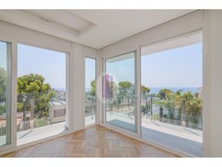 Haus  Calle ángel guimerà. Una residencia extraordinaria .cada dia comienza con el azul del