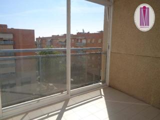 Pis  Constitucion. Piso en venta en centre
