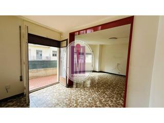 Appartement  Calle de sant isidre. Les ofrecemos esta singular vivienda en una finca antigua del añ