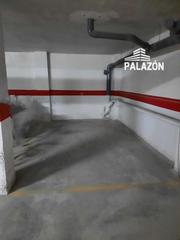 Aparcament cotxe a Catral. En catral
