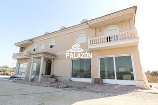 Xalet a Crevillente. Chalet en venta en crevillente alicante, cerca de catral