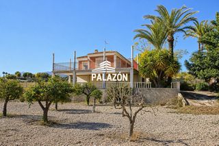 Chalet en Crevillente. Chalet en crevillent alicante con piscina, jardín y barbacoa
