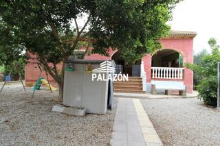Chalet in Catral. Chalet en venta en catral alicante, a 2 minutos del pueblo.
