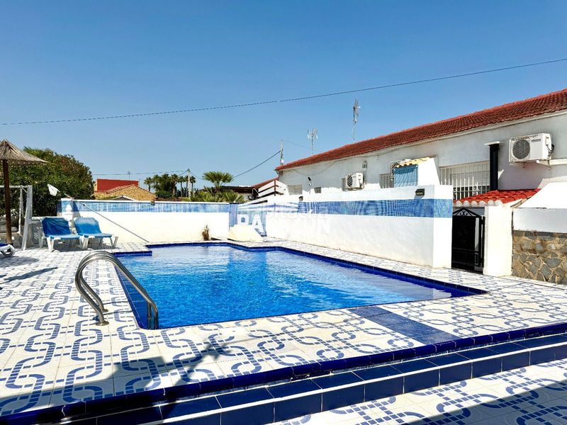 Foto 8640f19e-4e92-4bd8-a177-42e6030ad416. Masia amb piscina a Dolores