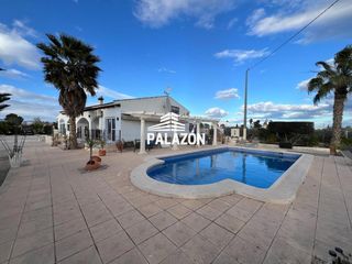 Xalet a Dolores. Se vende chalet en dolores alicante