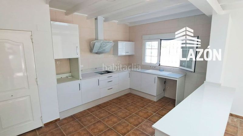 Foto b306b798-1fc5-4174-902e-44d7800984bf. Xalet amb aparcament a Catral