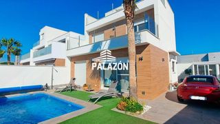 Chalet  N/a. Villa moderna en venta en pilar de la horadada alicante