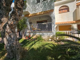 Casa adossada en Avinguda del carabas 1. Bungalow en costa hispania