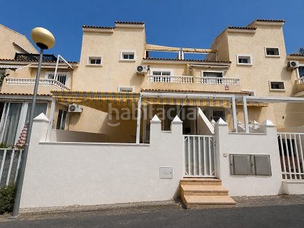 Foto b186f9f3-9cbc-498e-9d15-bfb6dfa6f570. Casa adossada amb piscina a Monte y Mar Santa Pola