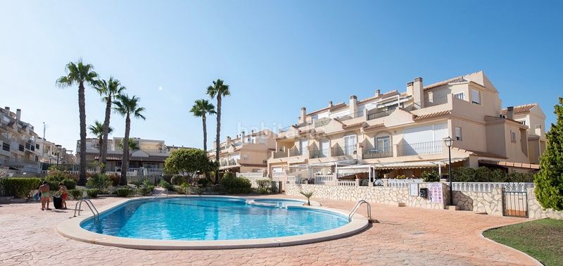 Foto ba5ffc14-de50-4dbd-8142-5bfb98611d91. Casa adossada amb piscina a Panorama-Sierramar Santa Pola