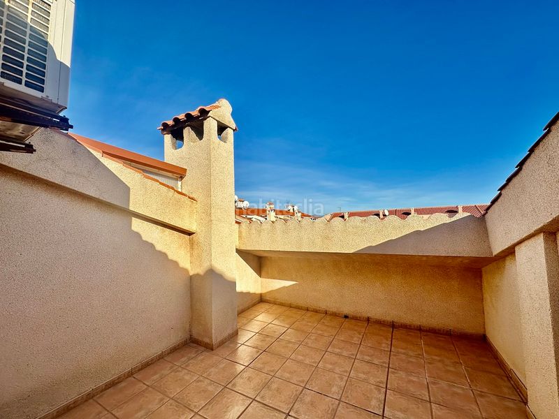 Foto bfeb9897-c04e-4349-b460-674f765c4473. Casa adossada amb xemeneia aparcament piscina a Monte y Mar Santa Pola