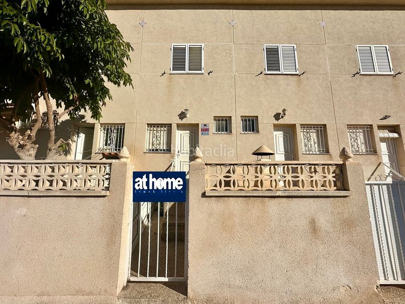 Foto d0eba6f0-ead4-438a-b42d-23d28b91c6ac. Casa adossada amb xemeneia aparcament piscina a Monte y Mar Santa Pola
