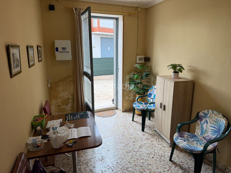 Foto a13ab045-3c21-47f8-ac86-a57155069cdc. Casa adossada amb xemeneia a Pliego