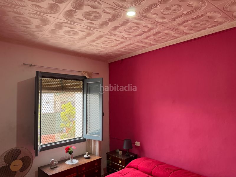 Foto b642739f-7f82-4682-89a7-8b6197f28400. Casa adossada amb xemeneia a Pliego