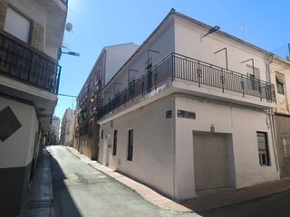 Casa adosada en Alcantarilla. Chalet adosado en el centro de alcantarilla