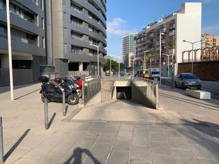 Aparcament cotxe en Carrer valncia 26. Muy buena plaza de garaje en edificio emblemtico, plaza grande,