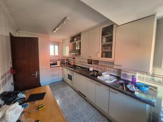 Pis a Torrefiel. Buen piso en torrefiel,85 m2, 3 dormitorios,1 año y 1 aseo,semir