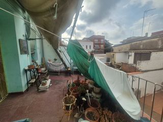 Flat in Carrer doctor navarro 10. Piso primero con balcón y 2 terrazas, una en planta y otra arrib