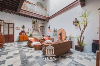 Casa en Centro. Casa palacio de 5 dormitorios en el centro en el puerto de santa