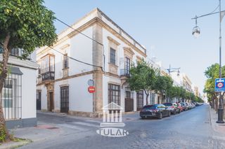 Casa en Centro. Casa palacio de 5 dormitorios en el centro en el puerto de santa