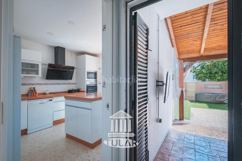 Foto a5b60143-4d2c-45d0-9d2b-14d83fa0b847. Casa adossada amb xemeneia aparcament a El Juncal - Vallealto Puerto de Santa María (El)
