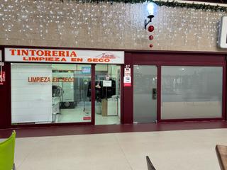 Pas-de-porte Local commercial à Avenida de atenas 75. Espectacular local en traspaso en el centro comercial monte roza