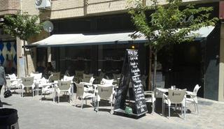 Location Local commercial à Calle juan muñoz 14. Hual home traspasa expectacular cafeteria en una de las mejores