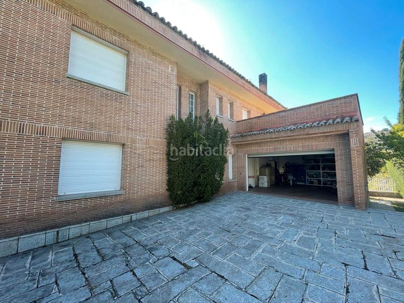 Foto 19f88288-41ba-40b6-bbb9-50b2bce90267. Casa amb xemeneia calefacció aparcament piscina a Torrelodones