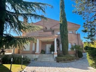 Casa  Calle del enebro. Impresionante chalet en venta en torrelodones