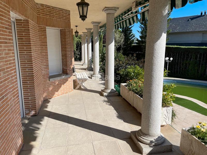 Foto c2ada18d-eb6c-4c82-811c-aed1b5f5d6bc. Casa amb xemeneia calefacció aparcament piscina a Torrelodones