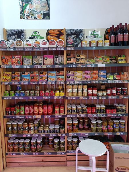 Foto cfe02f3a-b384-4055-89b1-de0a4736a8f1. Alquiler local comercial en calle quejigo 12 oportunidad unica traspaso de carniceria en Quijorna