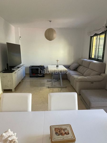 Foto 5063f957-d11d-4c39-aba6-249d71a7bef1. Casa amb aparcament piscina a Arco Norte - Avda España Dos Hermanas