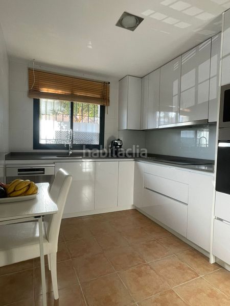 Foto e85ade64-dff0-4919-935b-7e0c5e127027. Casa amb aparcament piscina a Arco Norte - Avda España Dos Hermanas