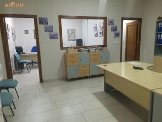 Affitto Ufficio in Norte - Blanca Paloma. Oficina en alquiler en poligono, 2 dormitorios.