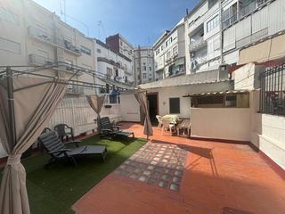 Alquiler Piso en Russafa. Amplia vivienda de 3 dormitorios con terraza de 50 metros en ple