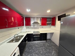 Flat in Trinitat. Vivienda de 3 dormitorios y un baño en zona trinitat