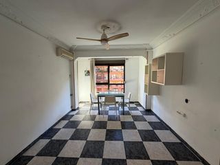 Pis a Trinitat. Vivienda de 3 dormitorios y un baño en zona trinitat