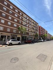 Flat in Meliana. Amplia vivienda en avenida principal de meliana con 2 plazas de