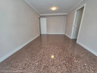 Appartement à Parc Central. Vivienda totalmente reformada junto al parque central de paterna