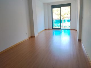 Appartamento in Casco Urbano. Amplio y luminoso piso en el corazón de náquera por solo 179,900